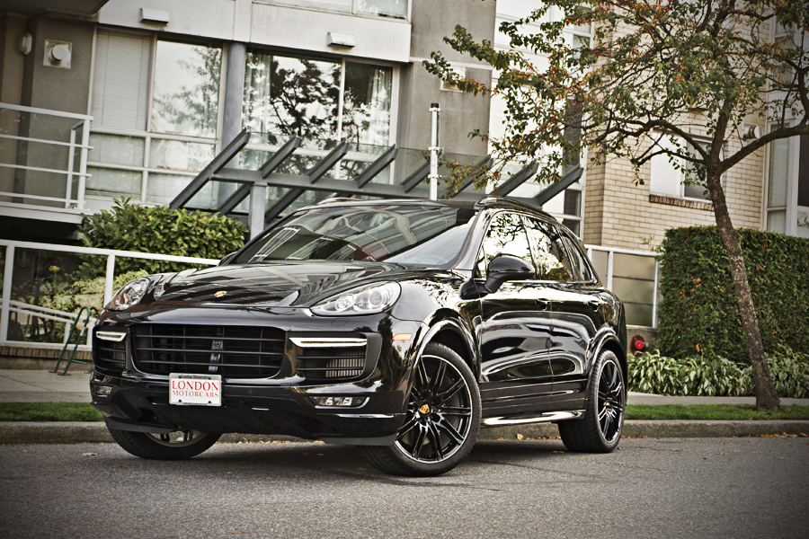 2016-Porsche-Cayenne-GTS-Black-Red-001