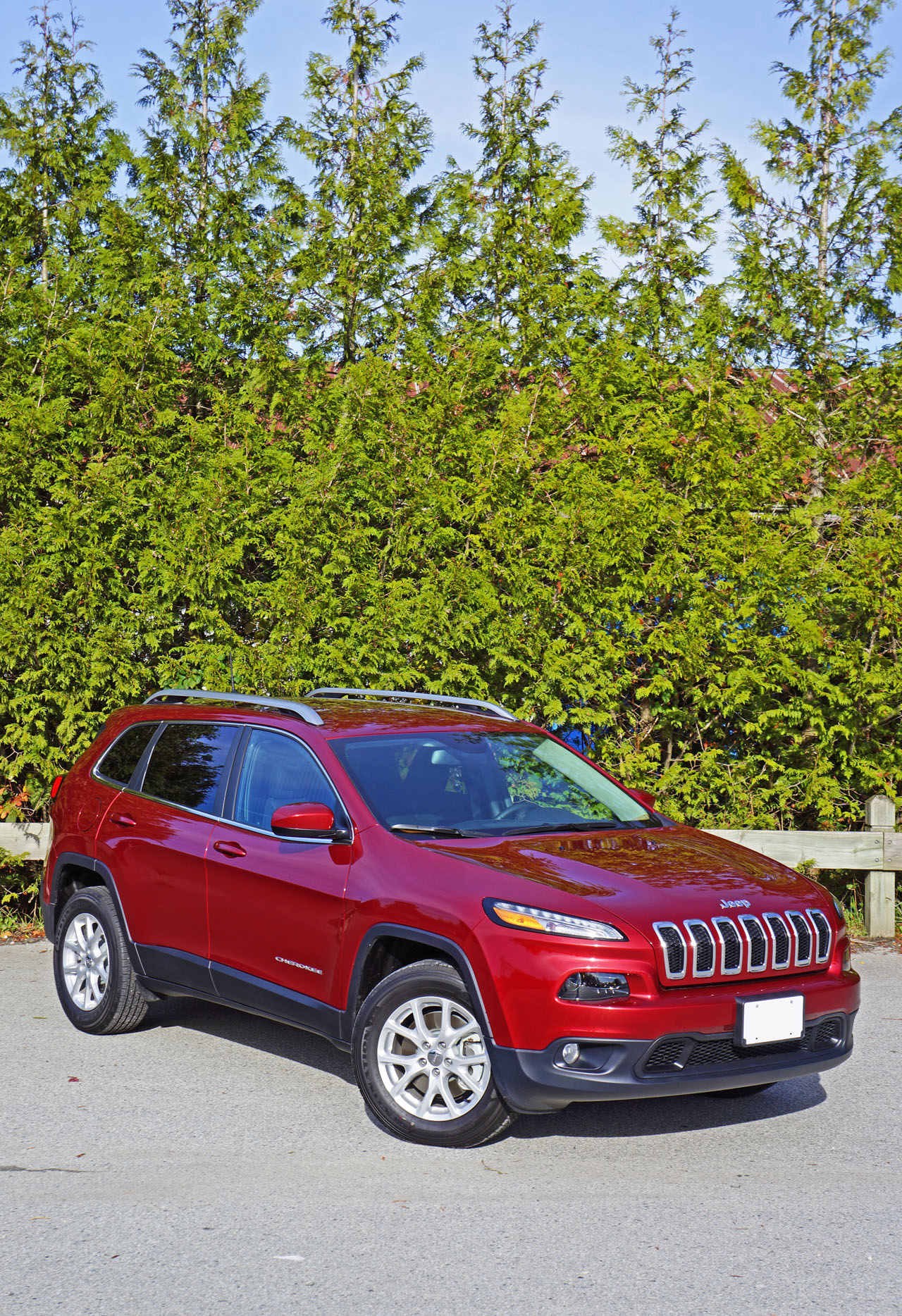 Gallery_16_jeep_cherokee_v6_4x4_00400