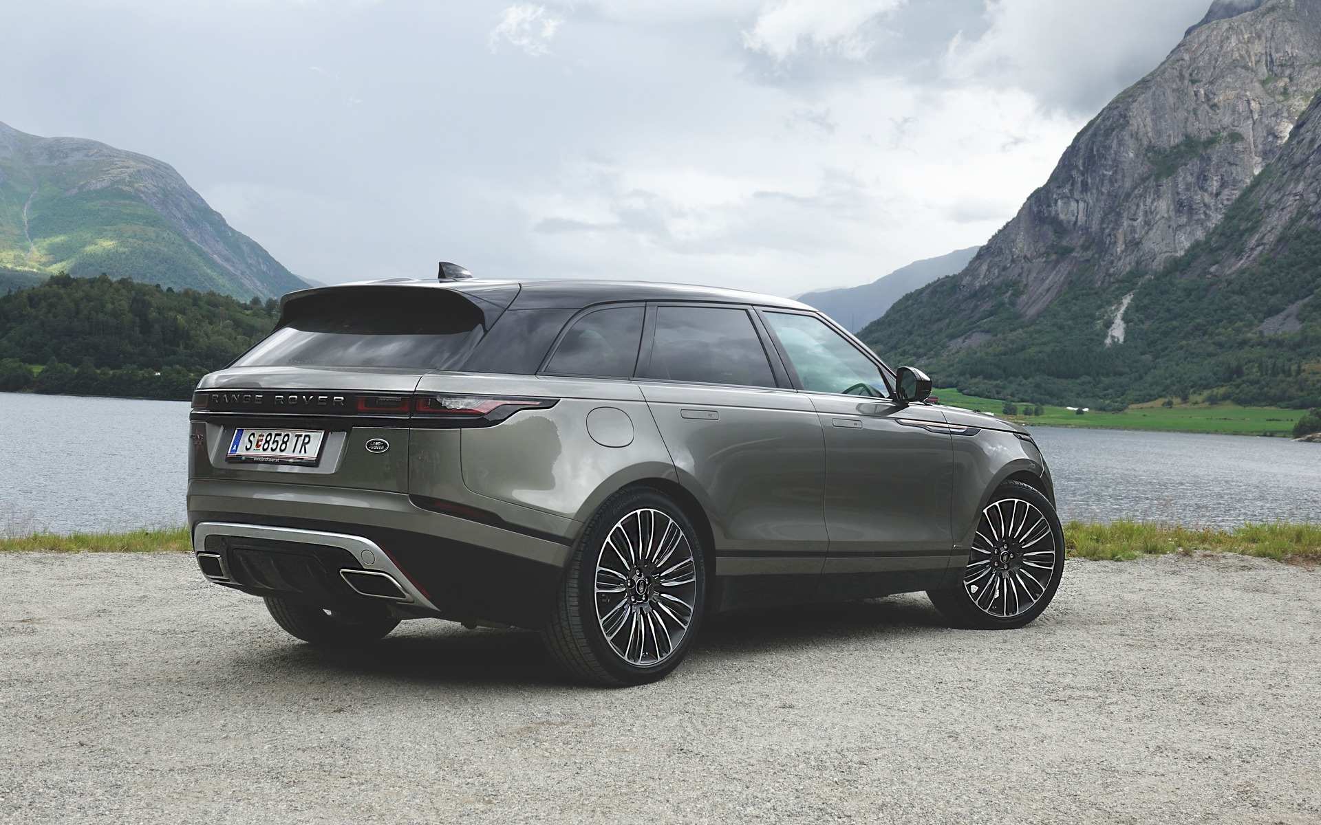 093032_2019_landrover_Range_Rover_Velar
