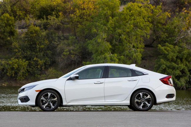 foto-civic-10-sedan_06-650x433