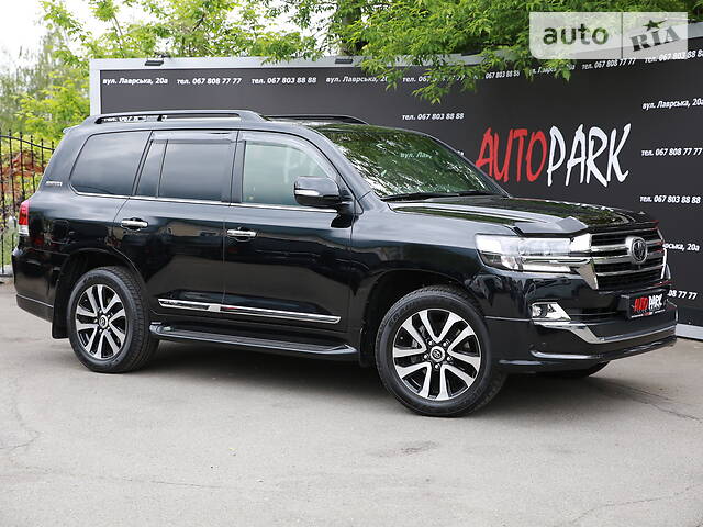 Toyota_Land-Cruiser-200__329216424f