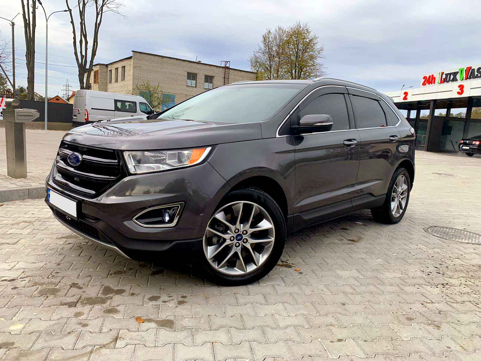 Ford-EDGE-TITANIUM-1