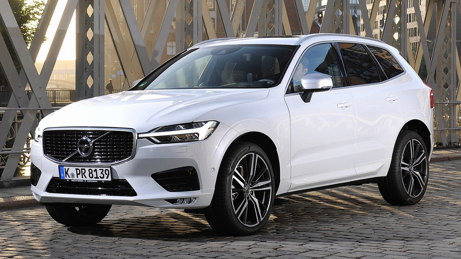 carpixel.net-2017-volvo-xc60-r-design-66971-hd