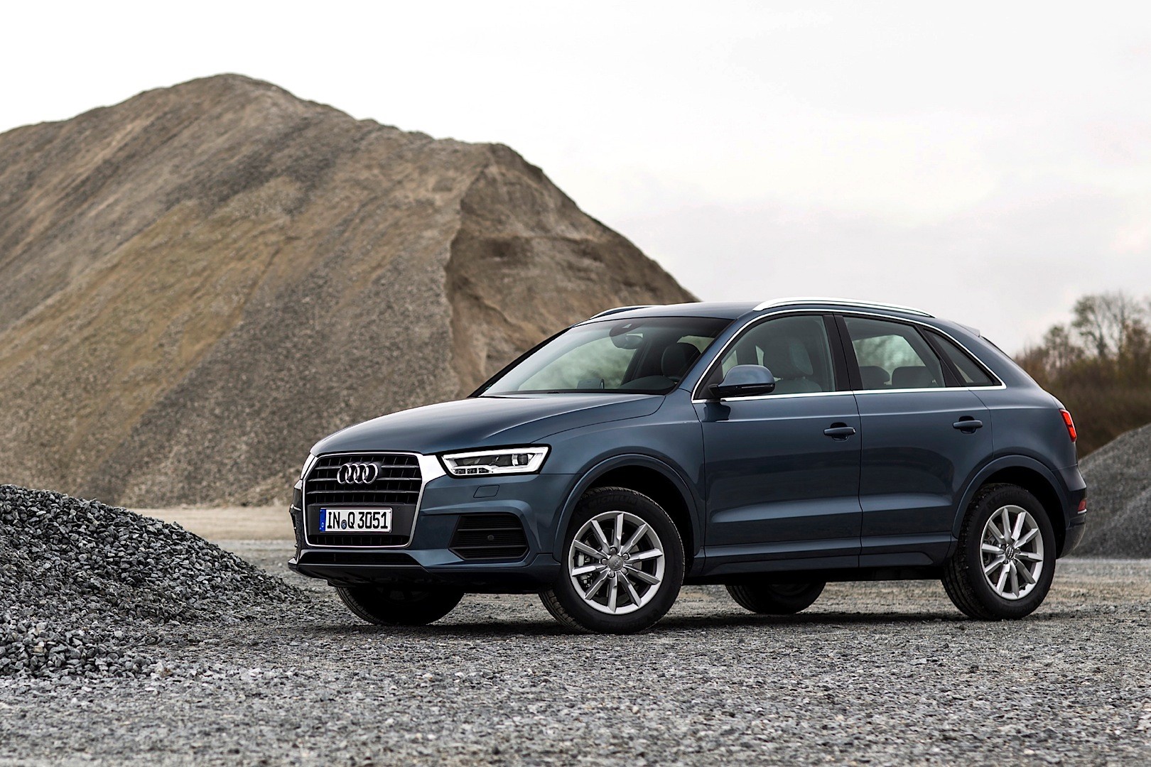 audi-shares-new-2015-q3-and-rs-q3-photos-fresh-colors-new-trim-pieces_11
