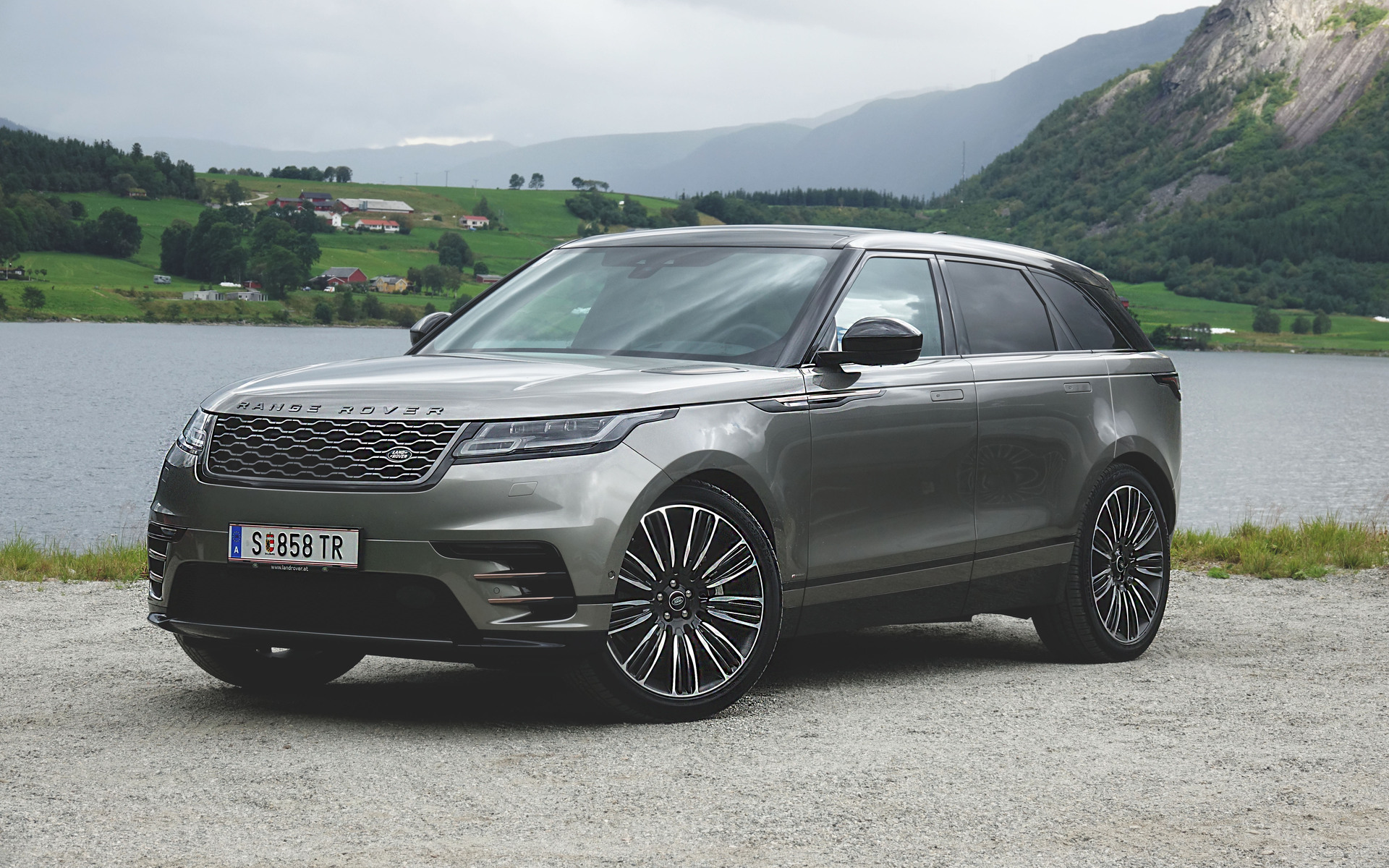 377463_2019_Land_Rover_Range_Rover_Velar