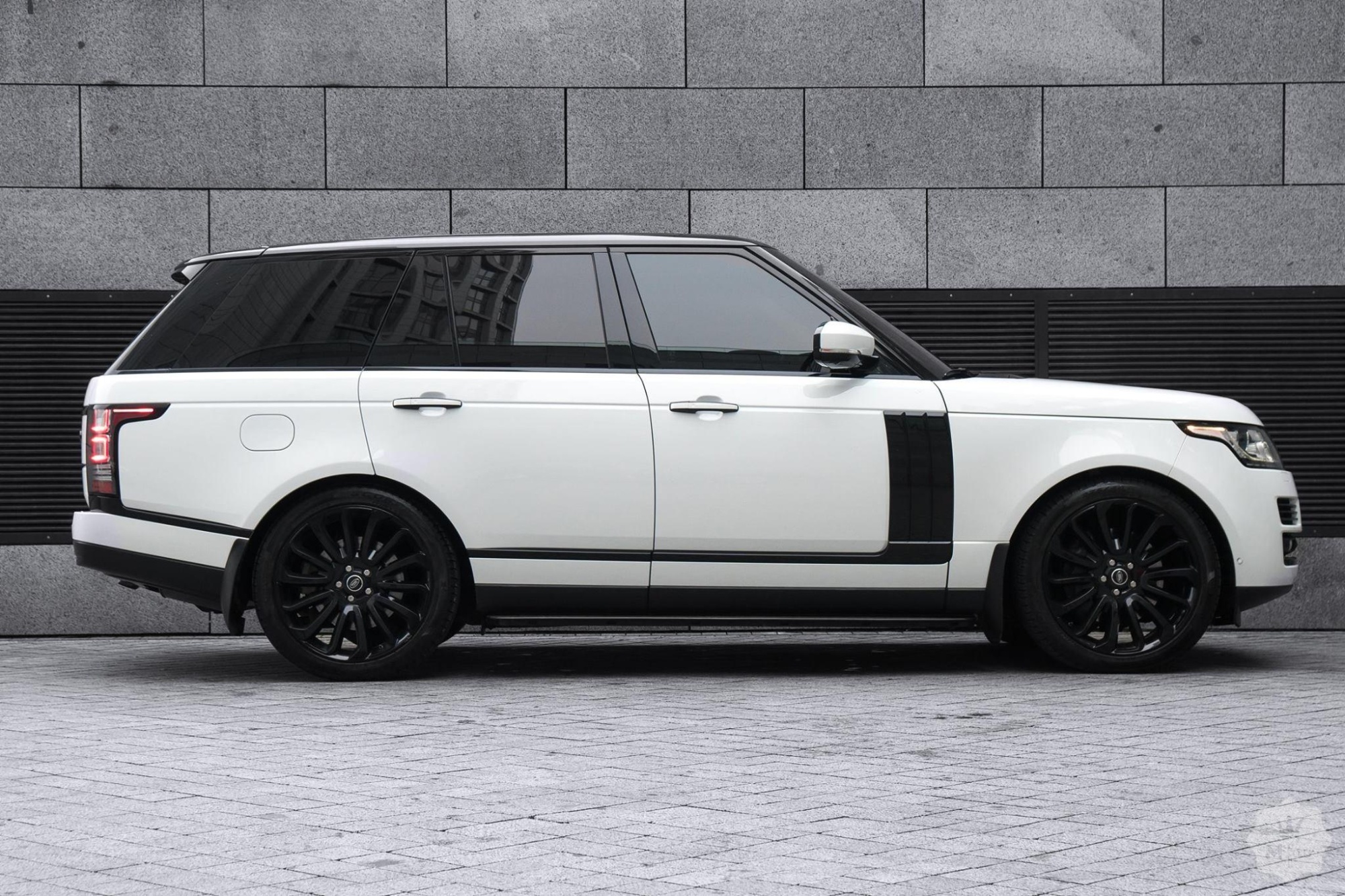 51774-vnedorozhnik-land-rover-range-rover-autobiography-kiev-2014-211917-36